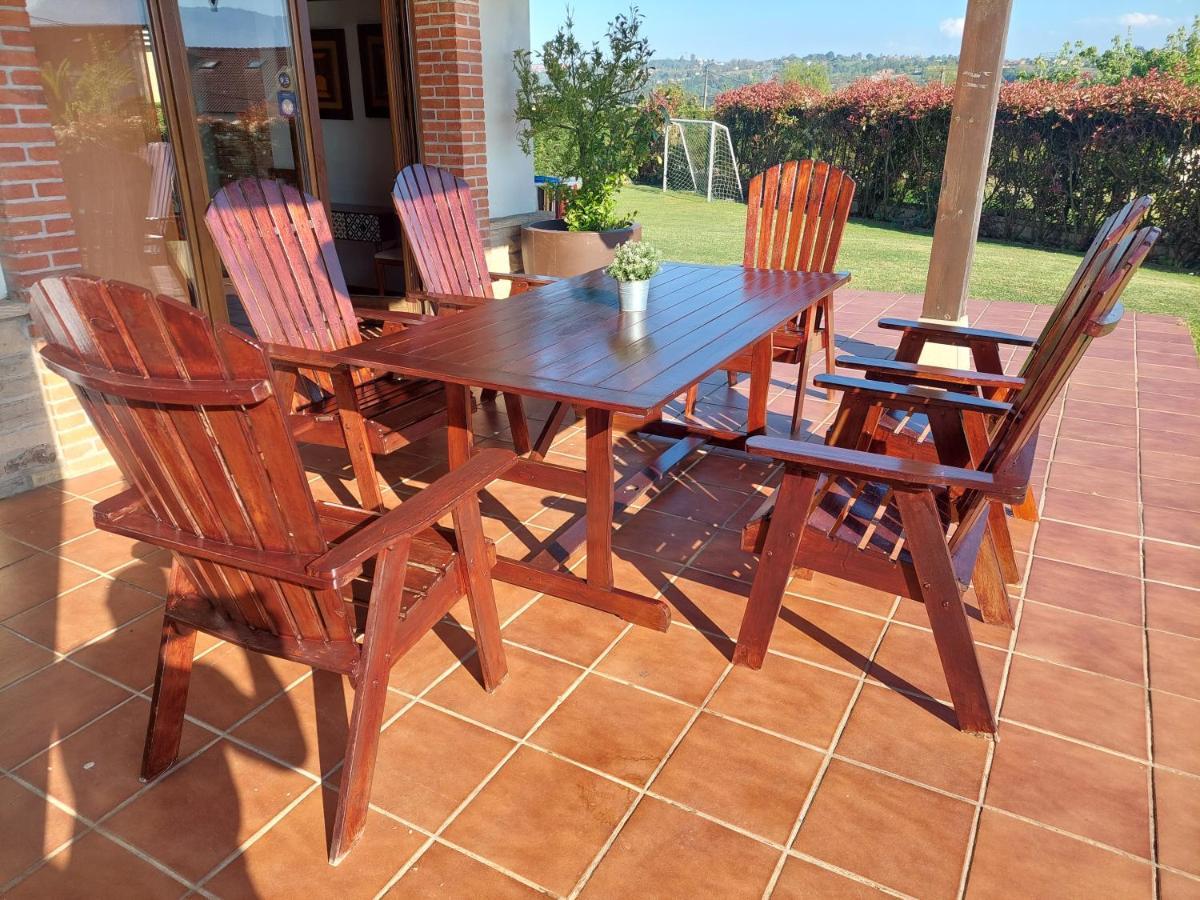 Villa Tiviti Oviedo Luaran gambar