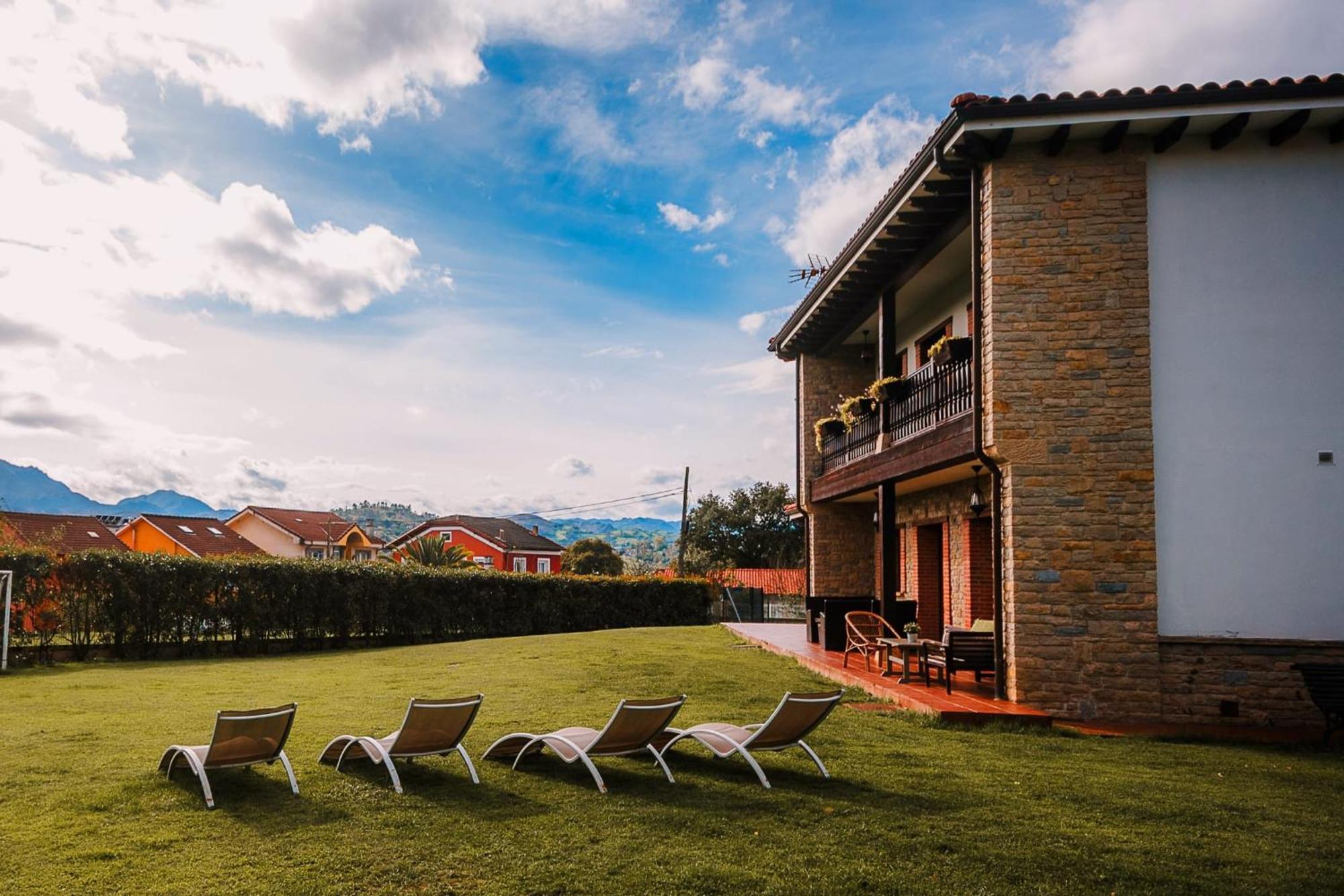 Villa Tiviti Oviedo Luaran gambar