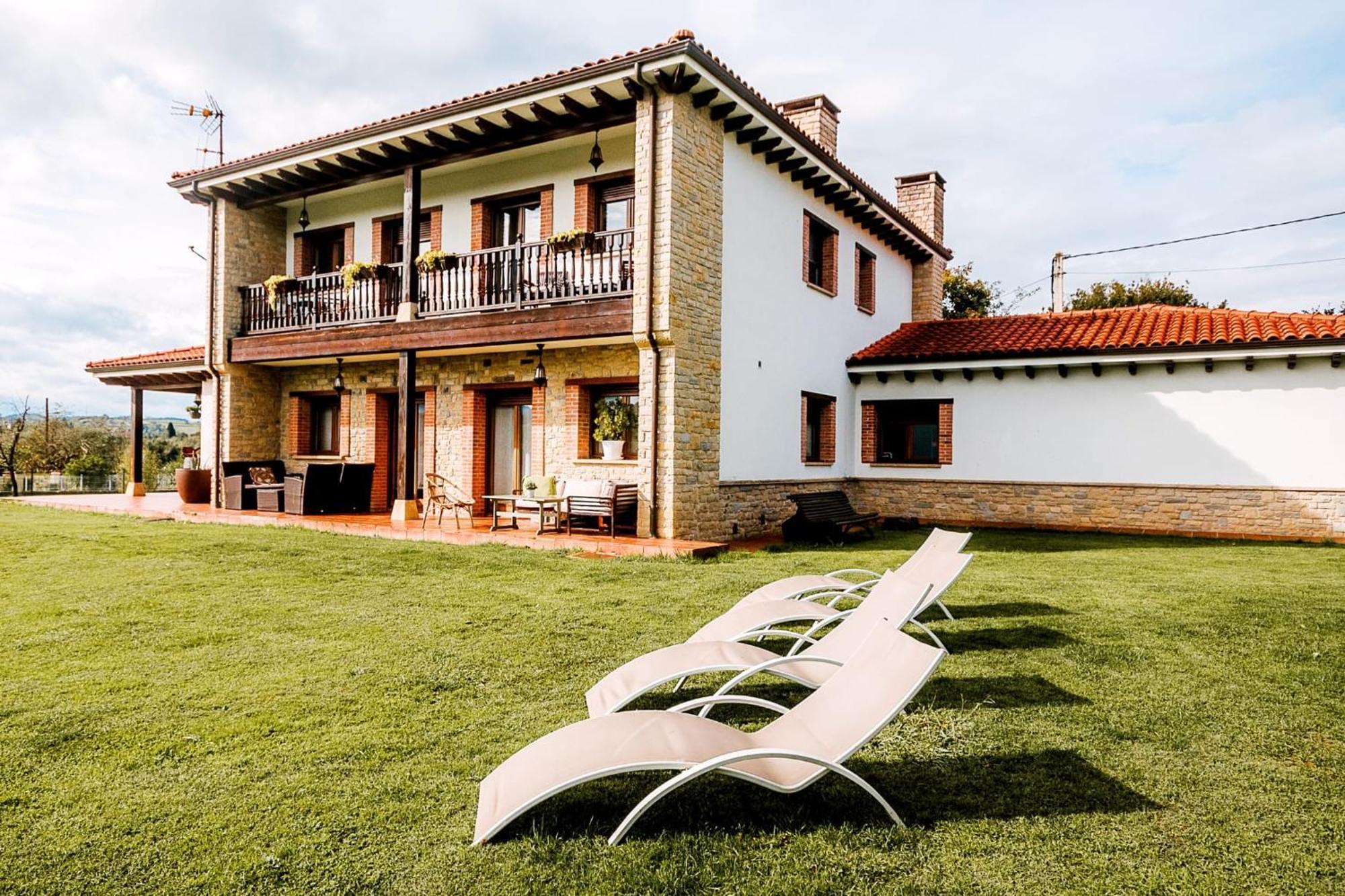 Villa Tiviti Oviedo Luaran gambar