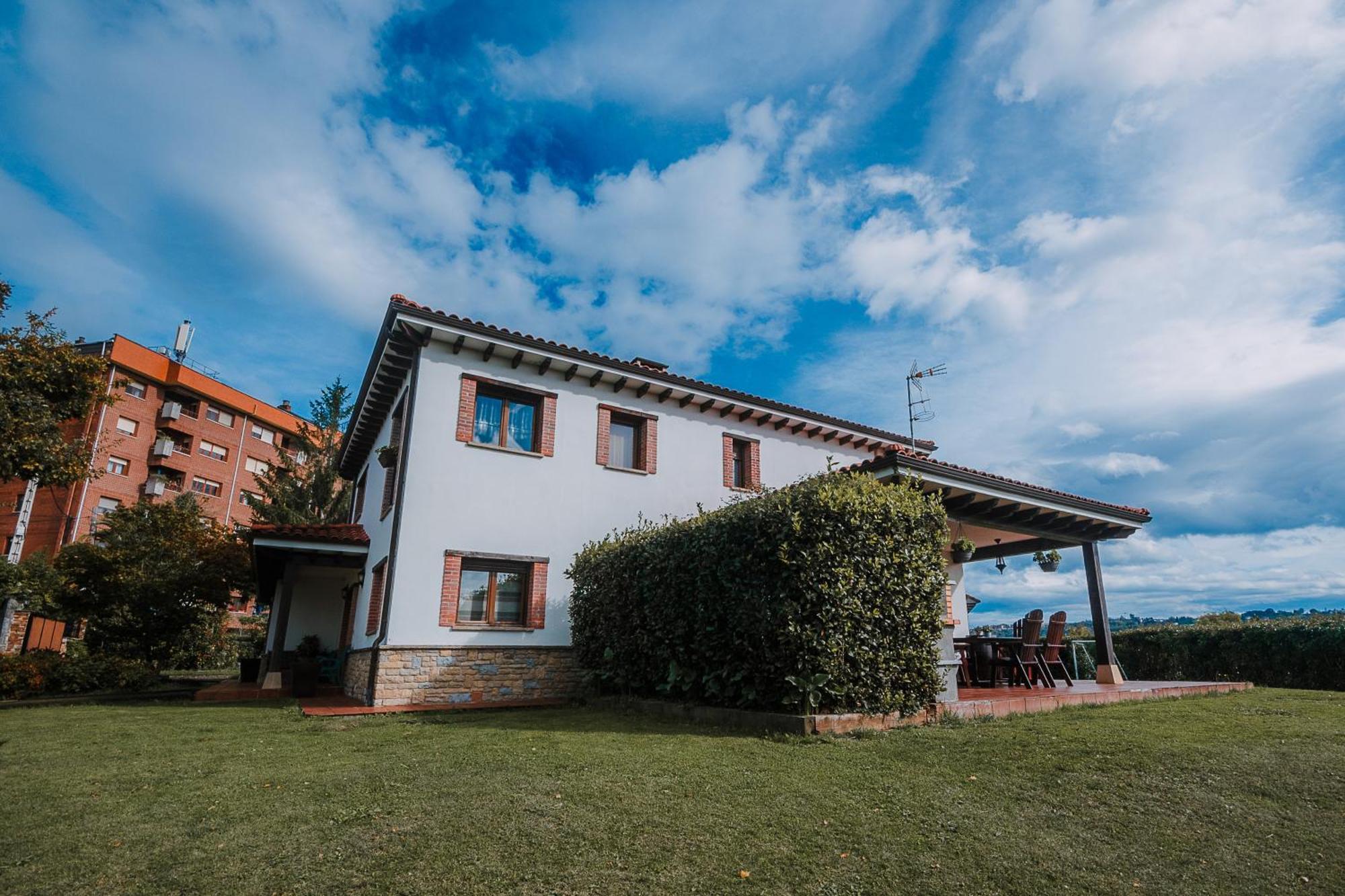 Villa Tiviti Oviedo Luaran gambar