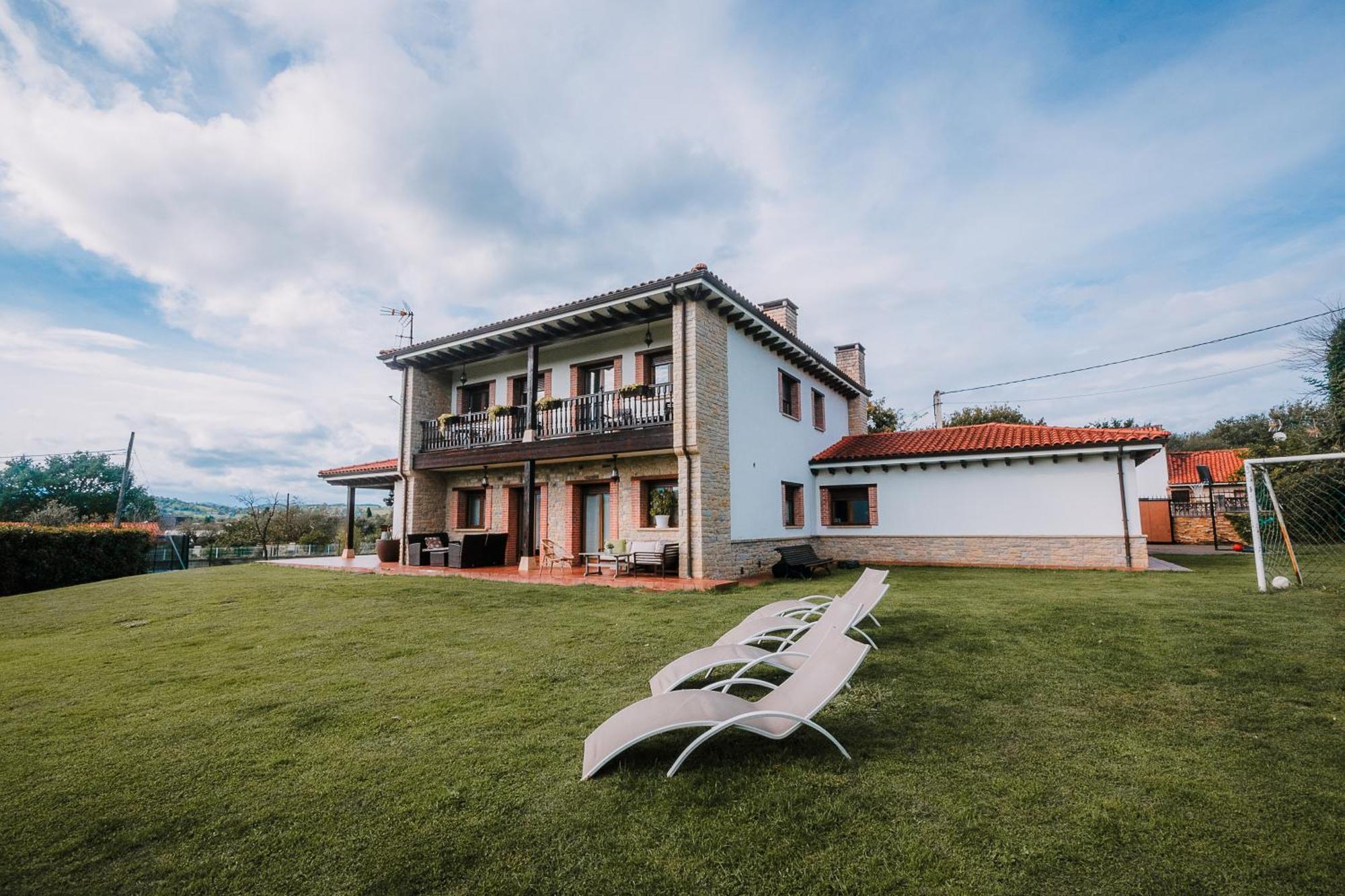 Villa Tiviti Oviedo Luaran gambar