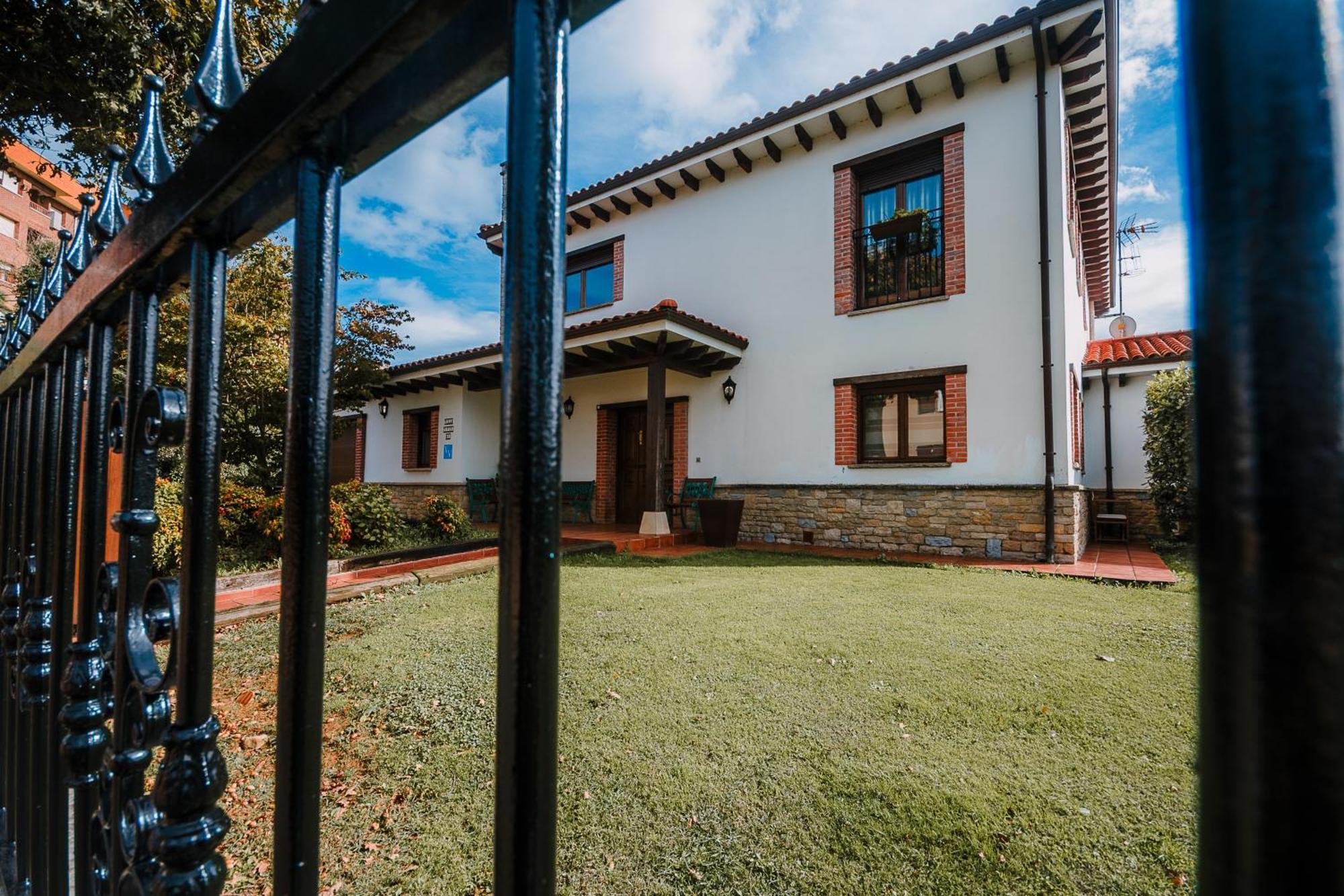 Villa Tiviti Oviedo Luaran gambar