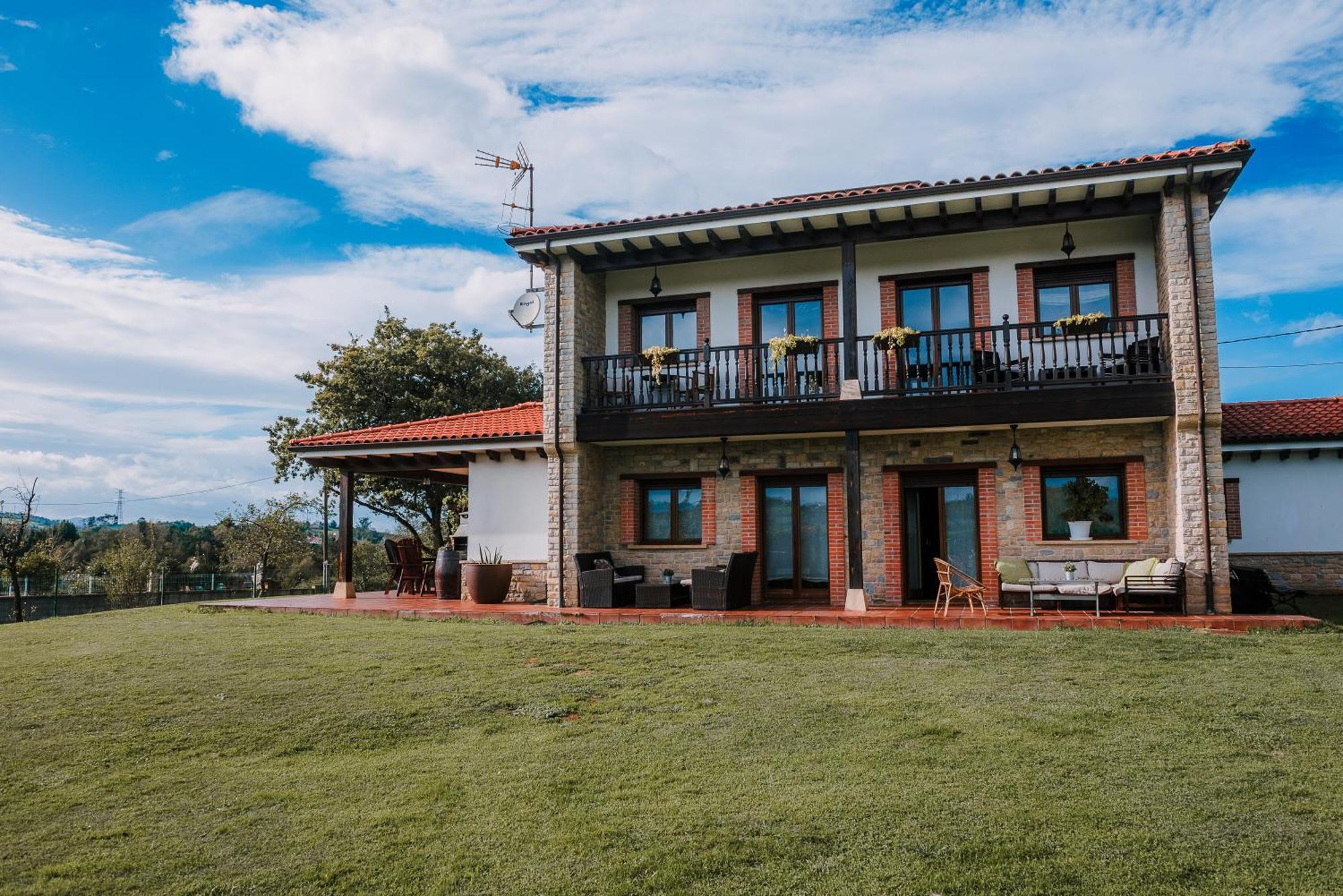 Villa Tiviti Oviedo Luaran gambar