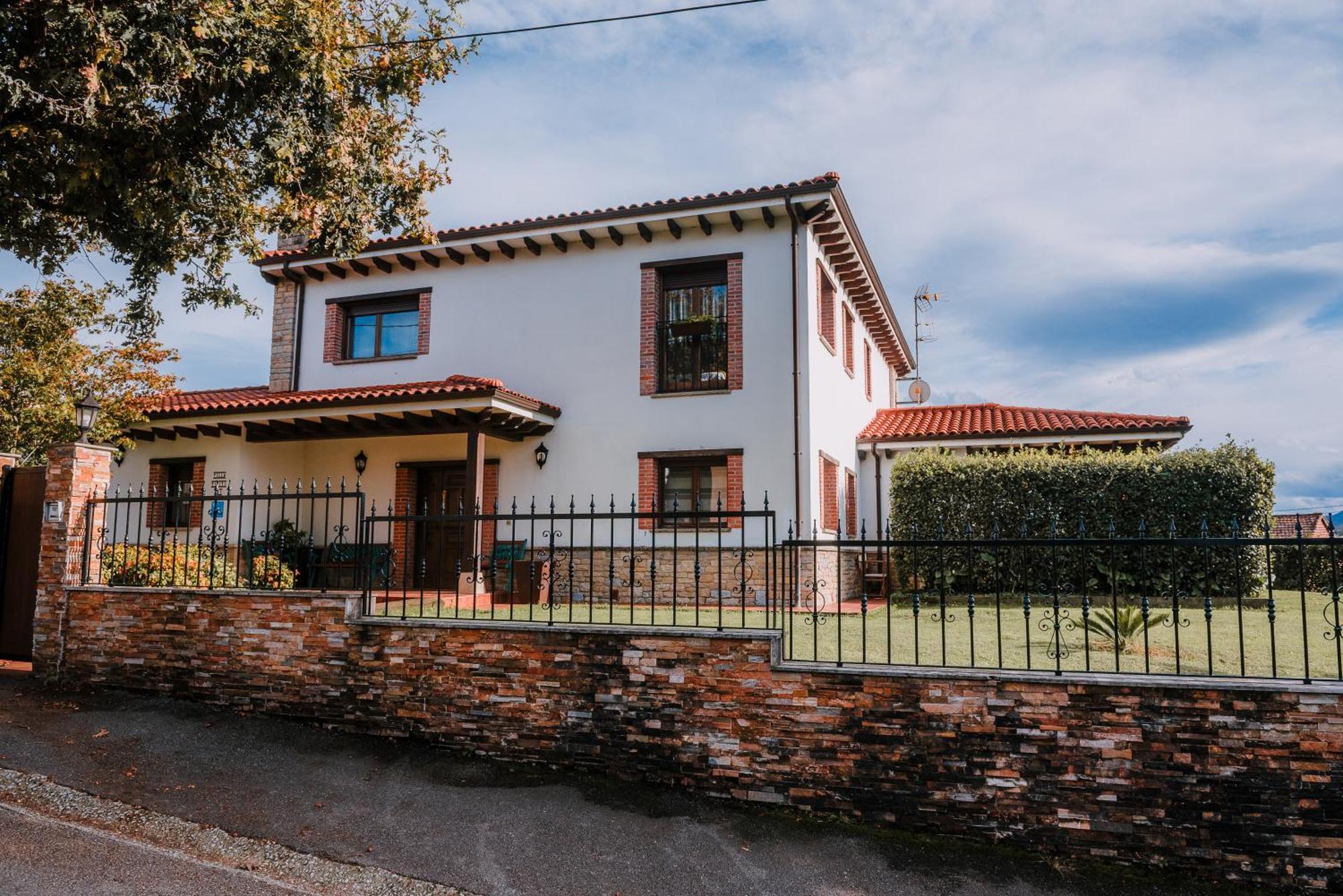 Villa Tiviti Oviedo Luaran gambar