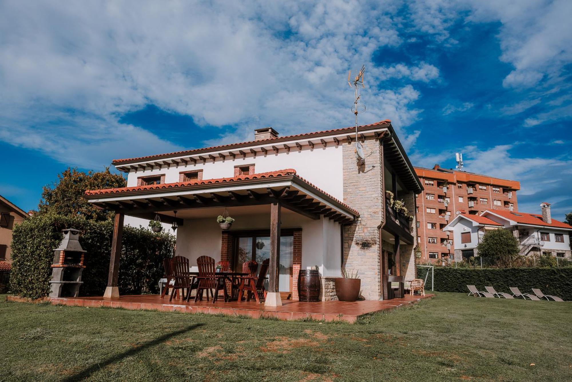 Villa Tiviti Oviedo Luaran gambar