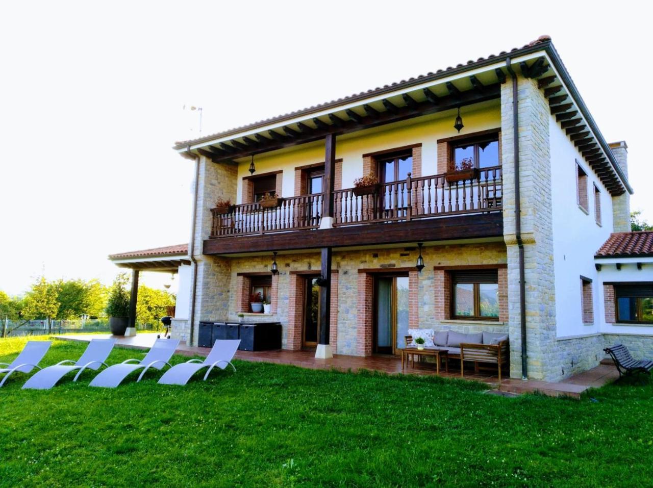 Villa Tiviti Oviedo Luaran gambar